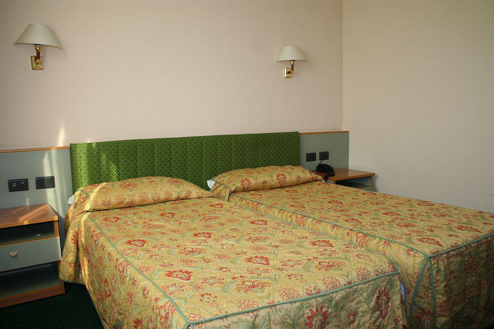 Rege Hotel San Donato Milanese Exterior photo