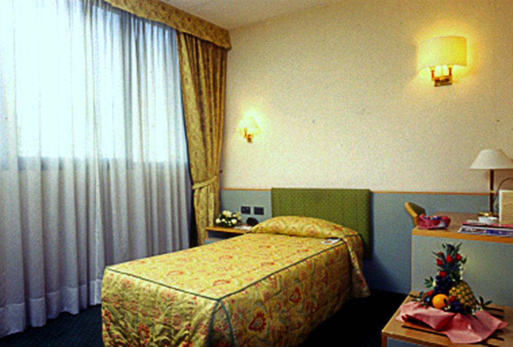 Rege Hotel San Donato Milanese Exterior photo